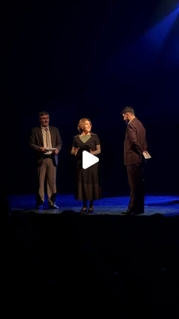 Akademik Milli Dram Teatrının səhnəsində “Sənsiz” tamaşasından kadr